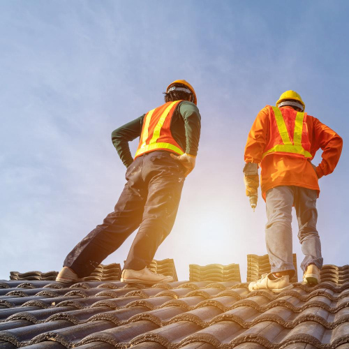Couvreur au travail - AJ Entreprise